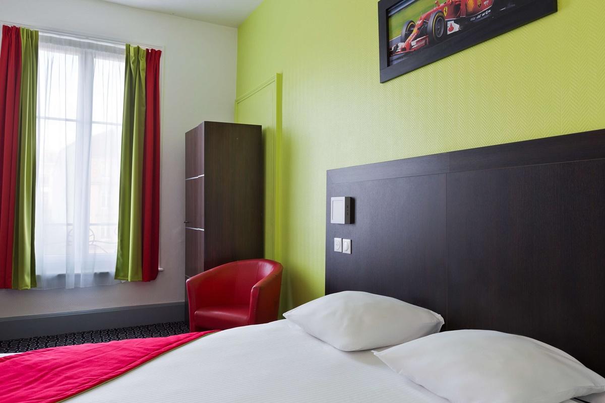 Enzo Hotels Контрексвиль Экстерьер фото