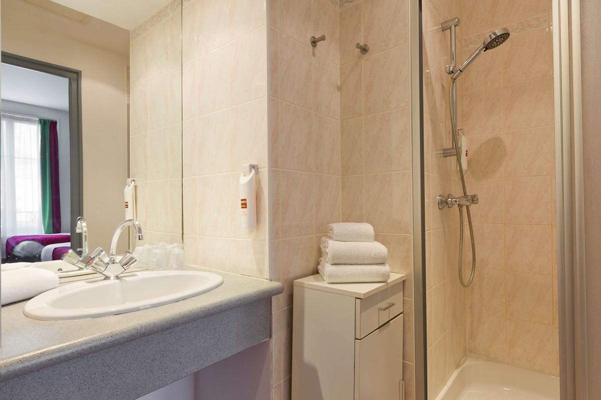 Enzo Hotels Контрексвиль Экстерьер фото