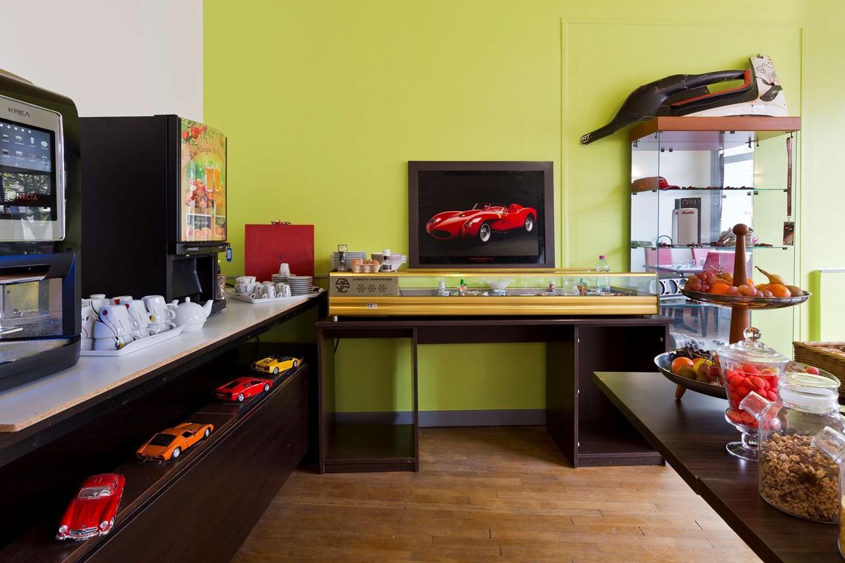 Enzo Hotels Контрексвиль Экстерьер фото