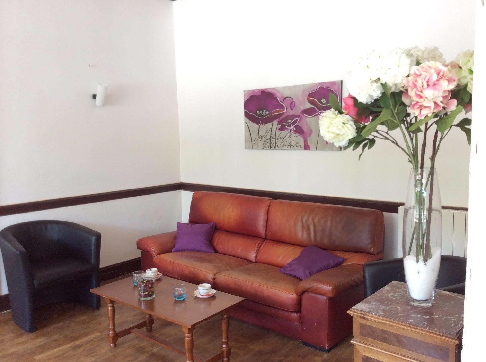 Enzo Hotels Контрексвиль Экстерьер фото