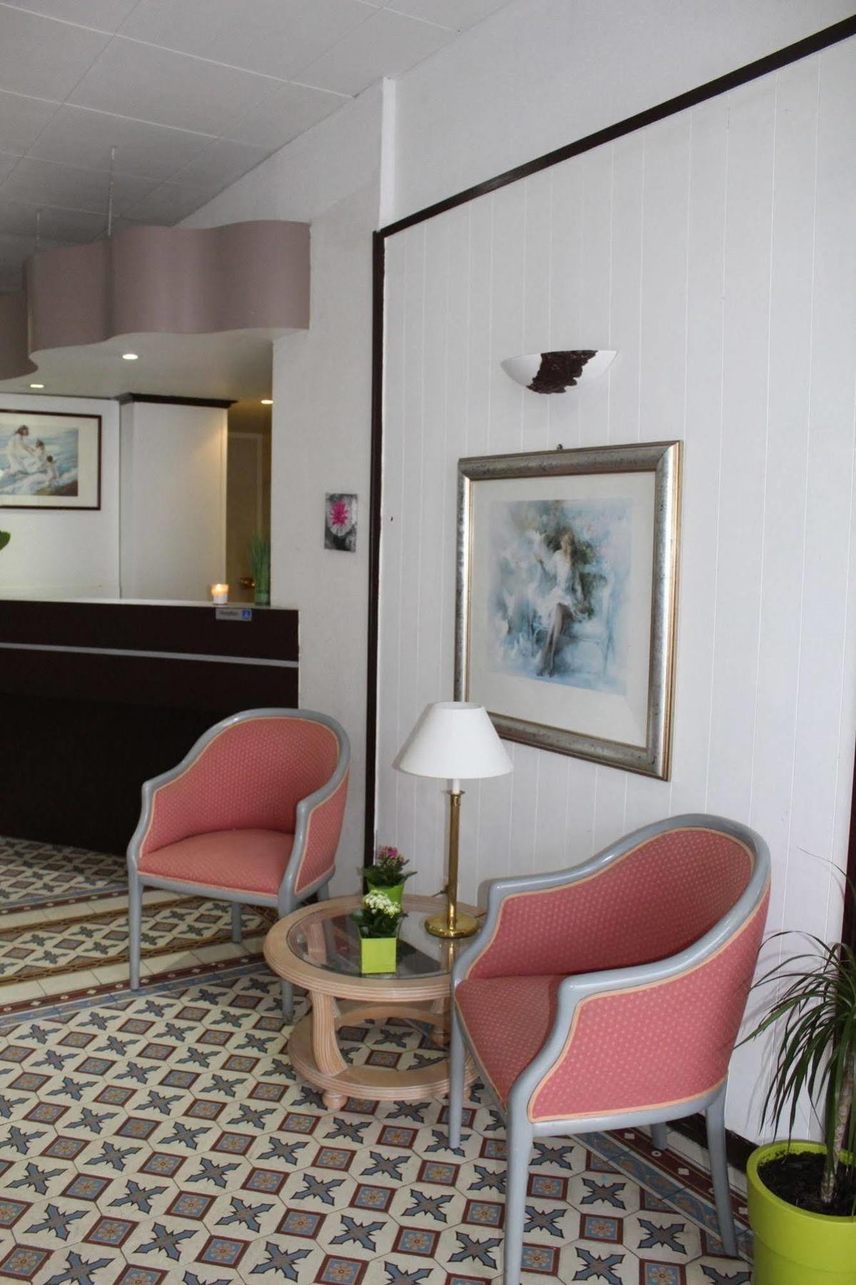 Enzo Hotels Контрексвиль Экстерьер фото
