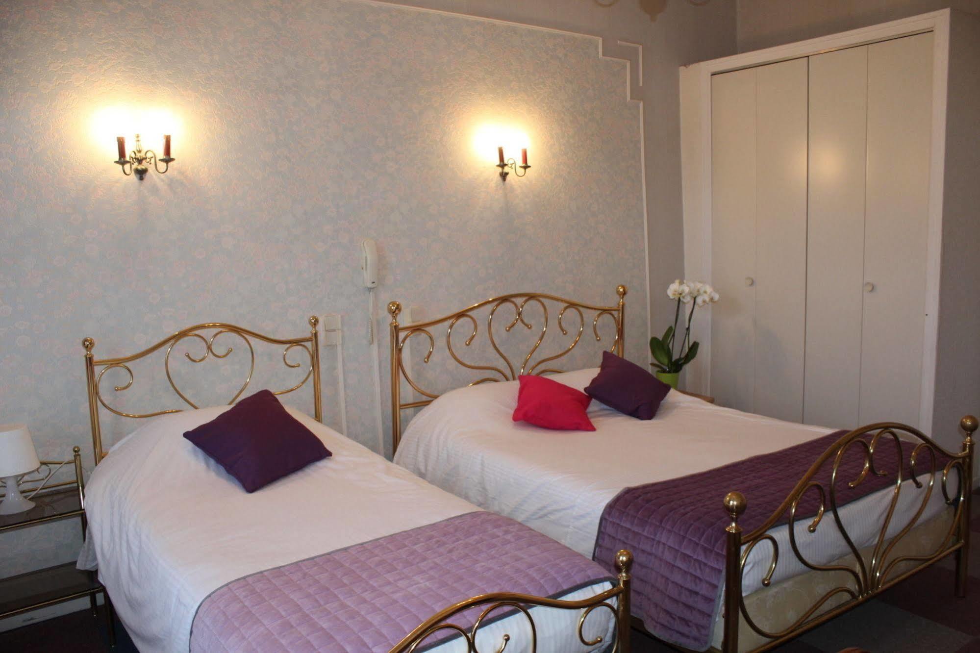 Enzo Hotels Контрексвиль Экстерьер фото